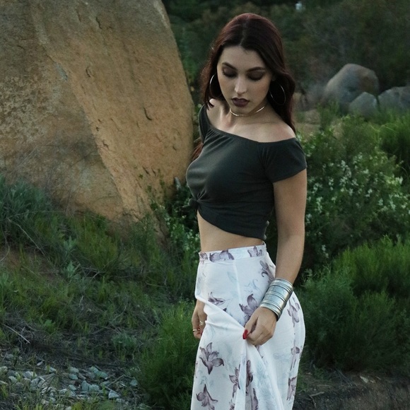 LuvDuv Off The Shoulder Crop Top - Picture 3 of 4