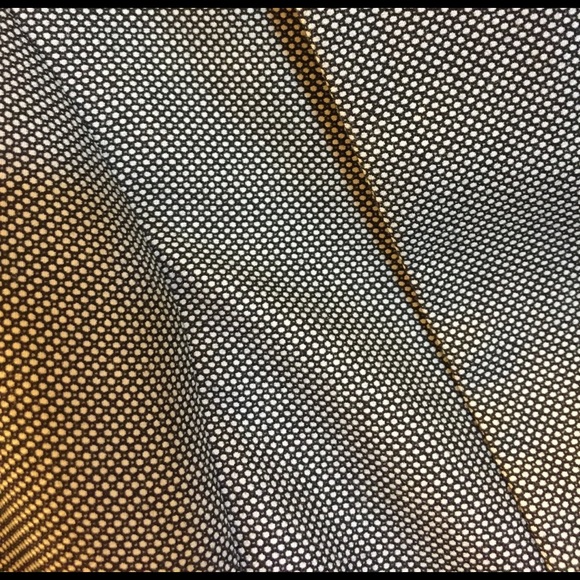 The limited blazer. Size 2 - Picture 2 of 3