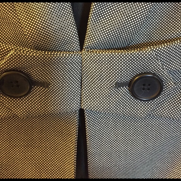 The limited blazer. Size 2 - Picture 3 of 3