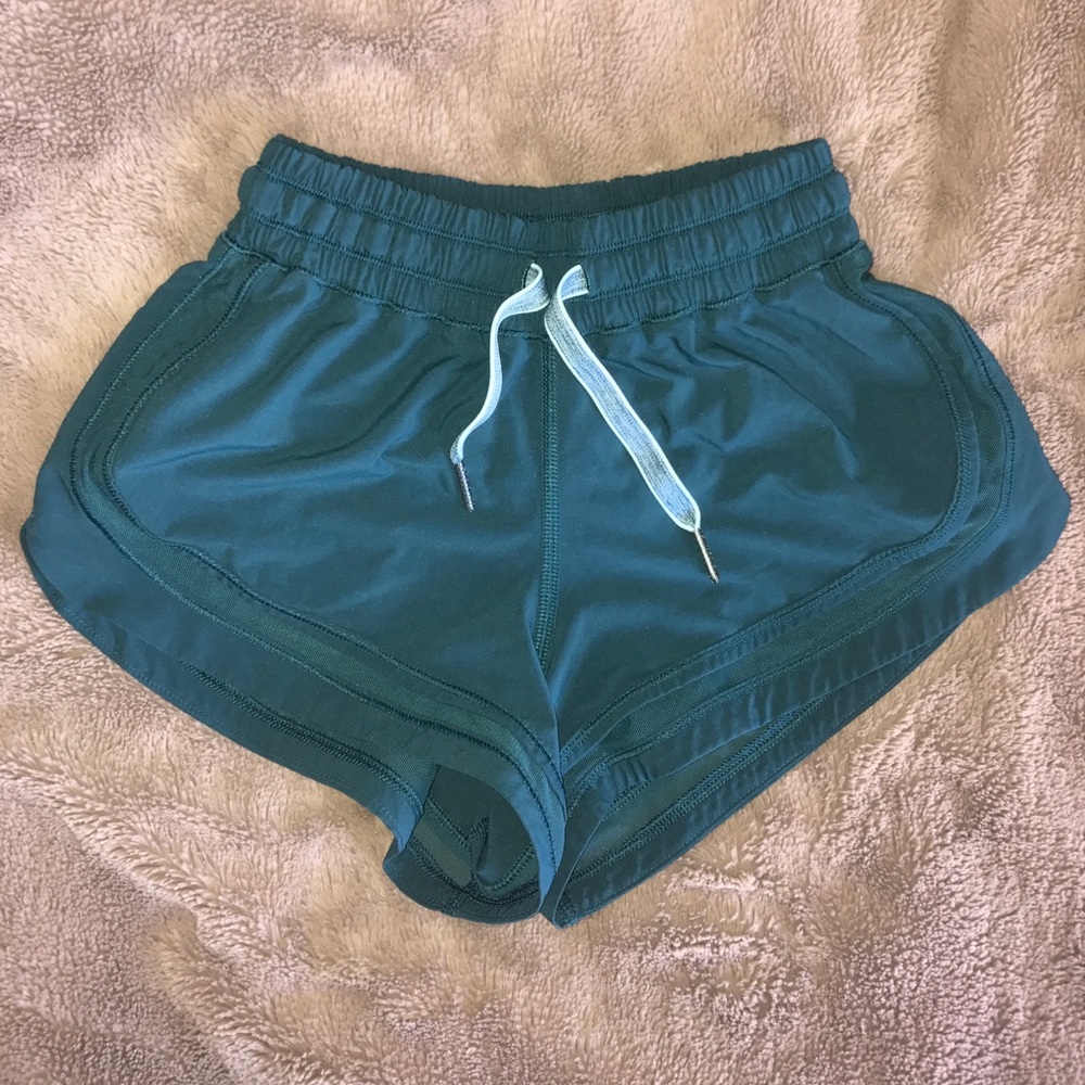 Lululemon make a move shorts