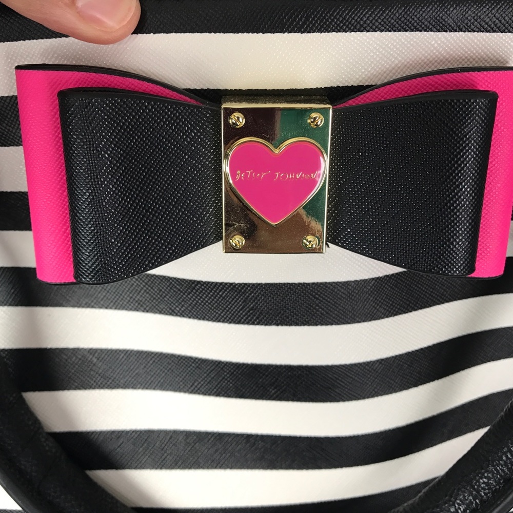 💯Beautiful brand new Betsey Johnson bag👜💓