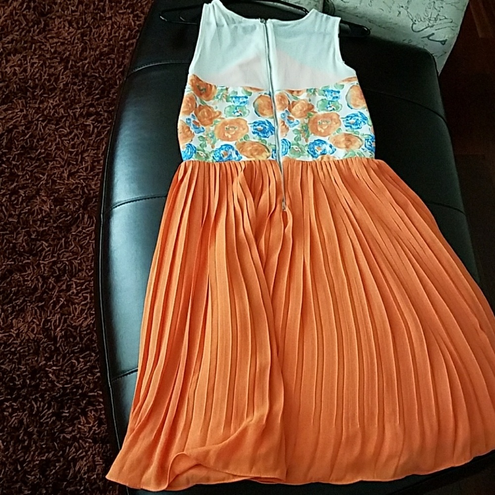 Dress - Picture 2 of 2