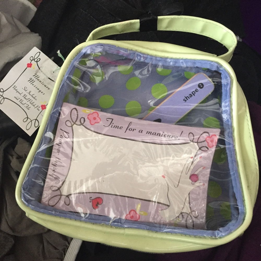 Manicure set - Picture 2 of 2