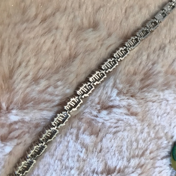 TRADE BUNDLED 🆕 CZ baguette diamond choker - Picture 4 of 4