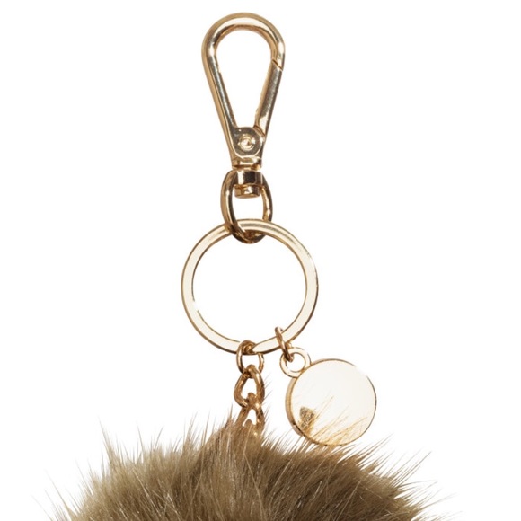 🔥SALE🔥🆕 Large Faux Fur Pom Pom Gold Keychain - Picture 2 of 2