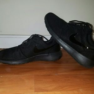 Nike Roshe Run - All Black