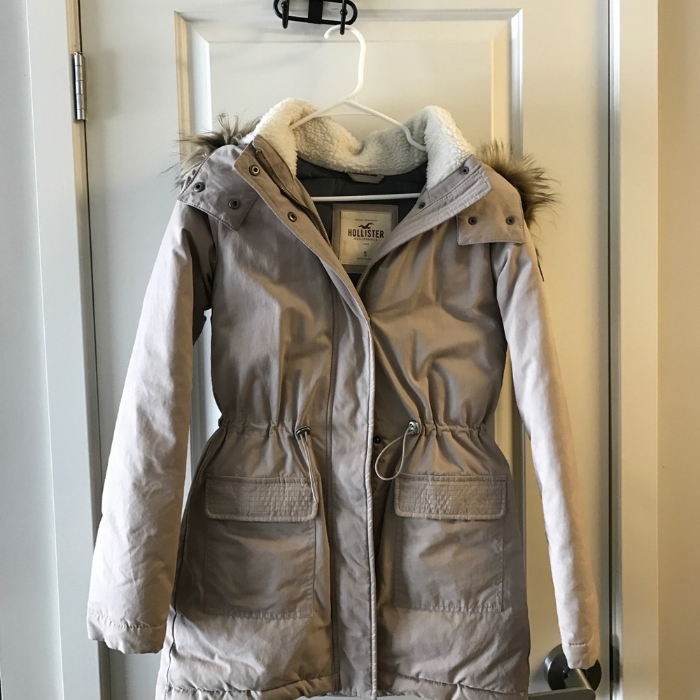 Hollister puffer jacket
