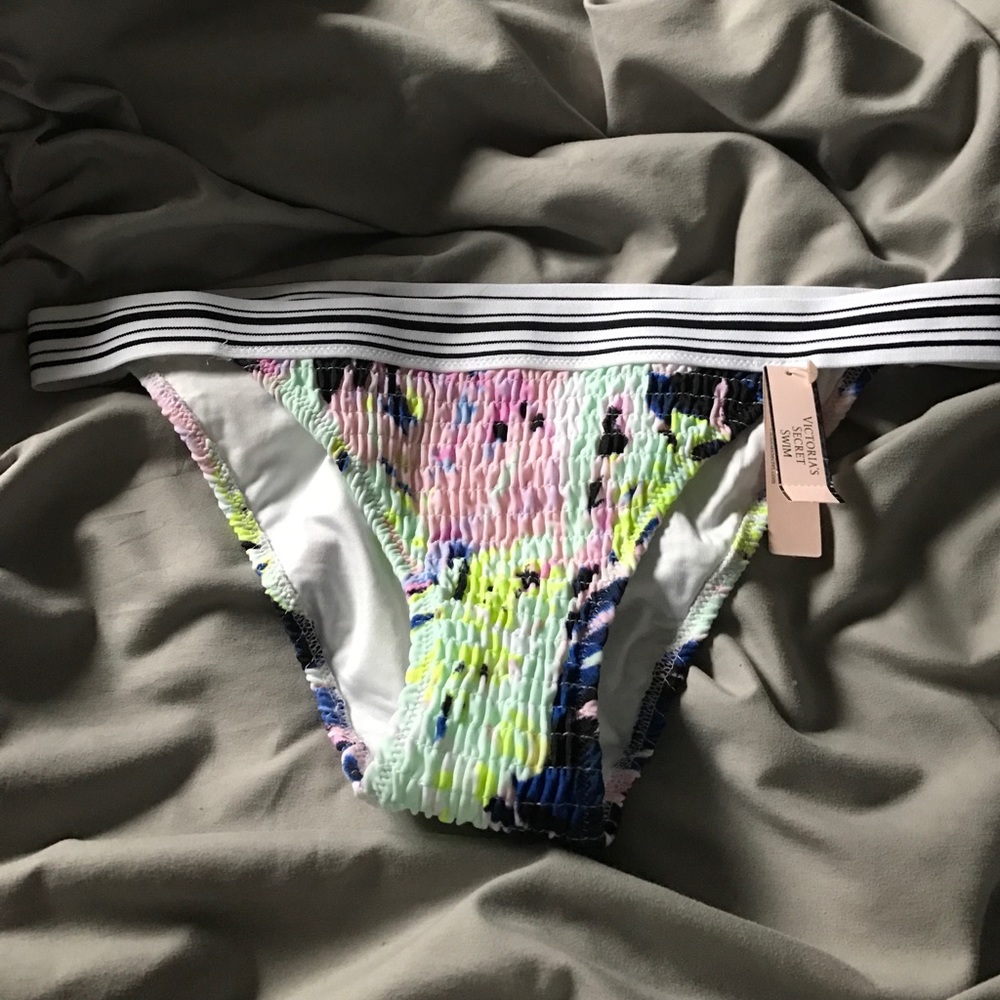 Cheeky bikini bottom