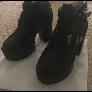 Platform ankle boot