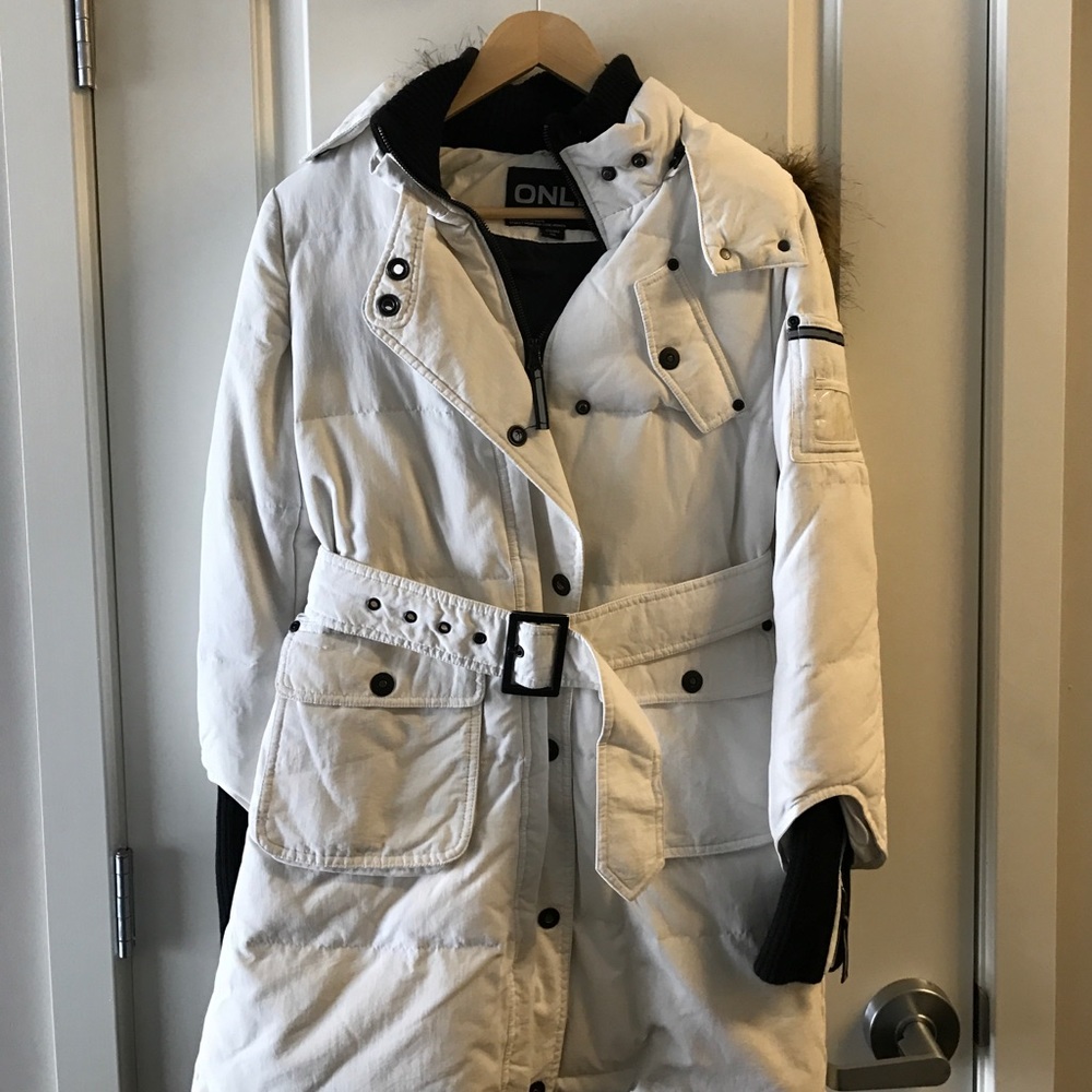 Heavy down puffer jacket with contrasting sleeves