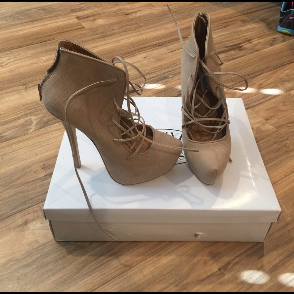 Steve Madden pumps!