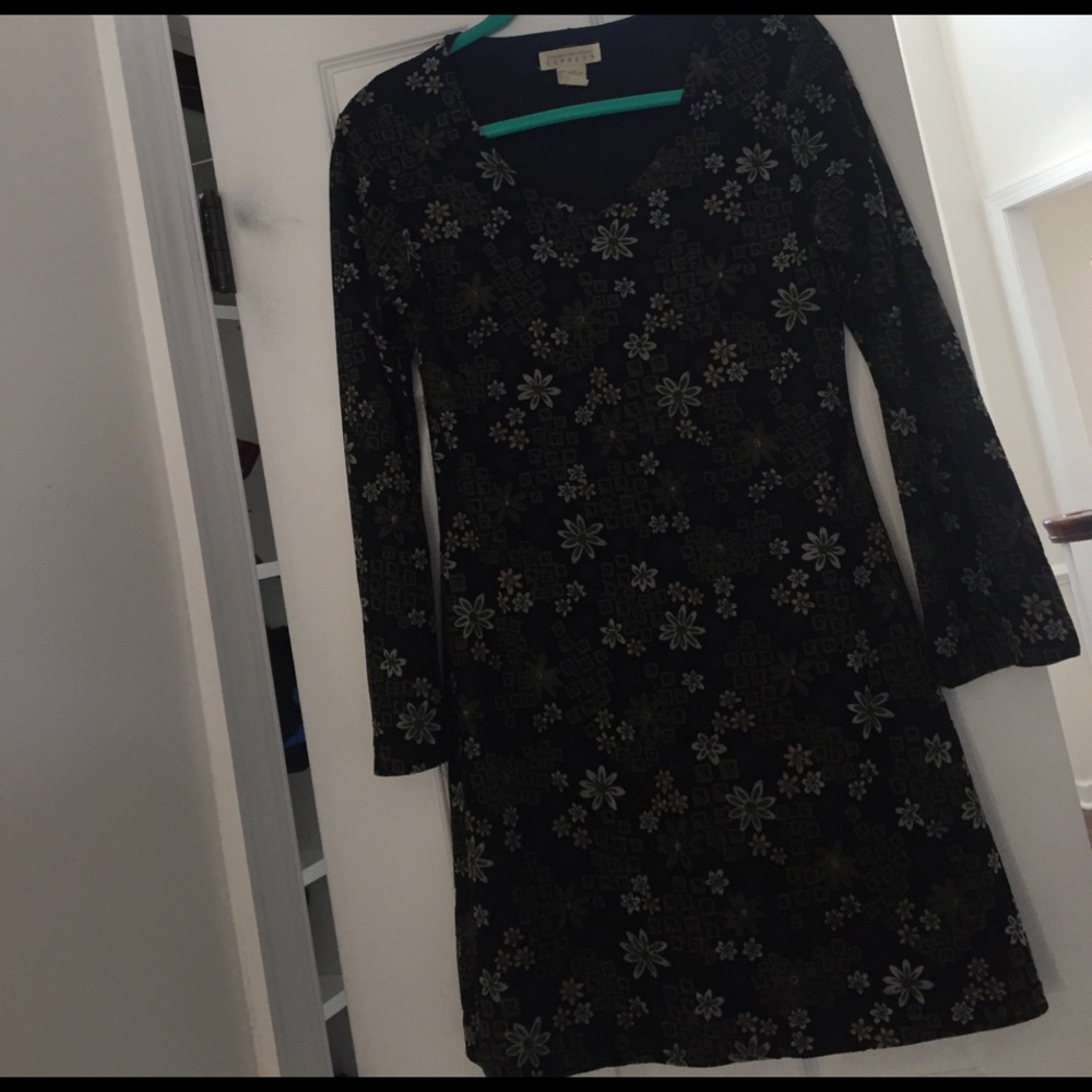 🛍Express Yourself Black V-neck Express Dress🛍