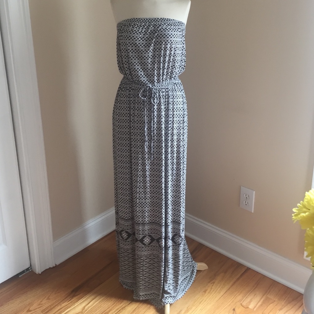 OLD NAVY Gray and White Sleeveless Maxi Dress