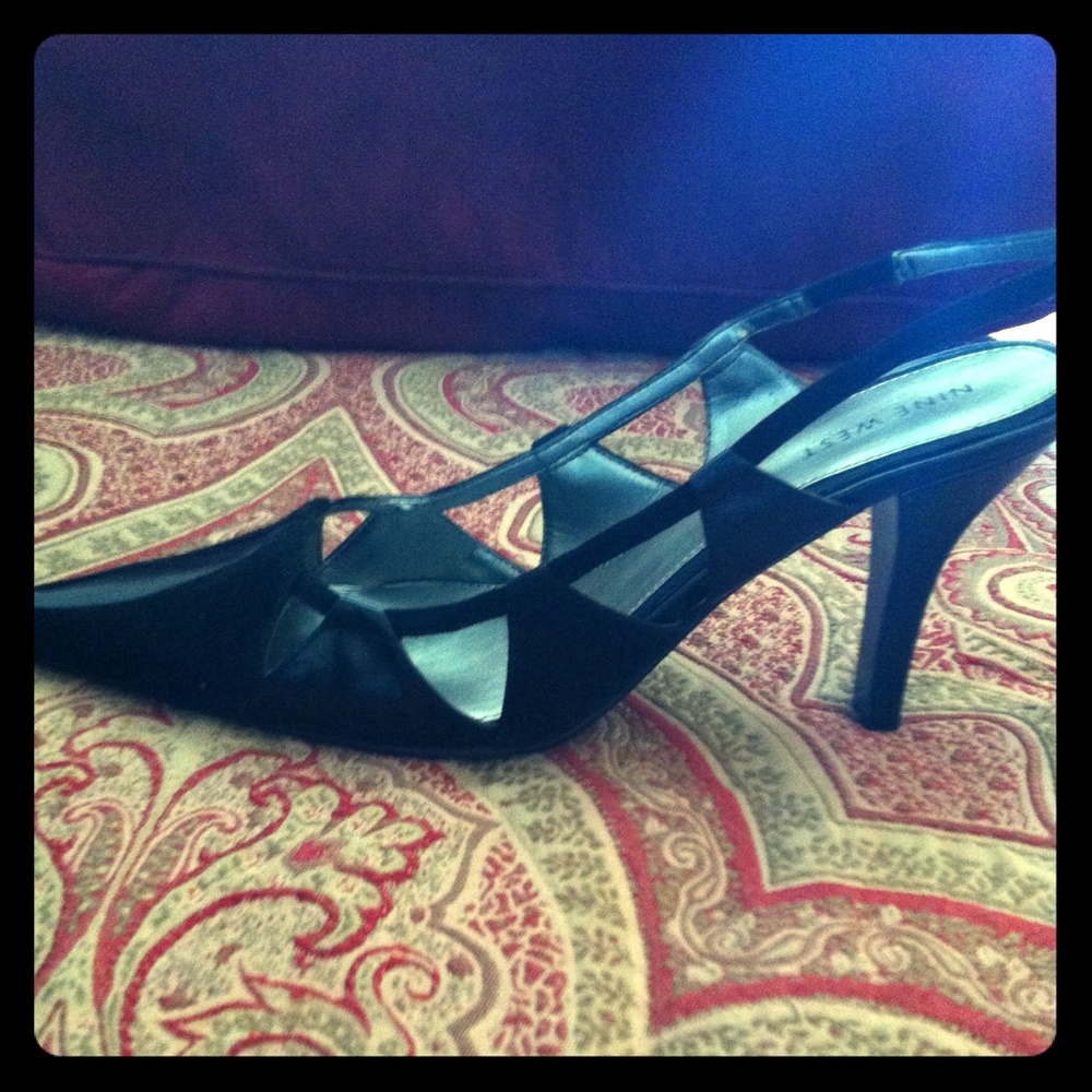 *****SOLD***Black leather & suede sling back pumps