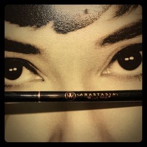 Anastasia Black Eyeliner💐