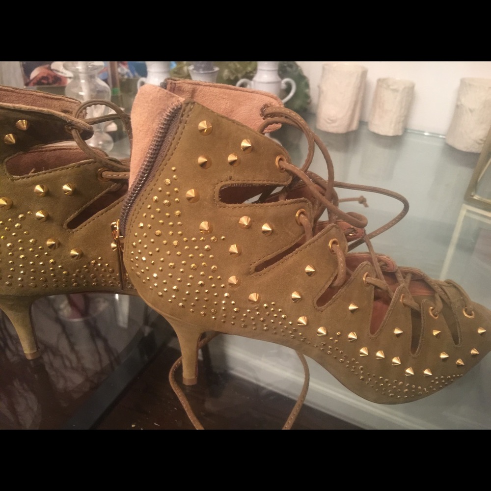 Like new!  Sexy olive green suede Schutz sandals