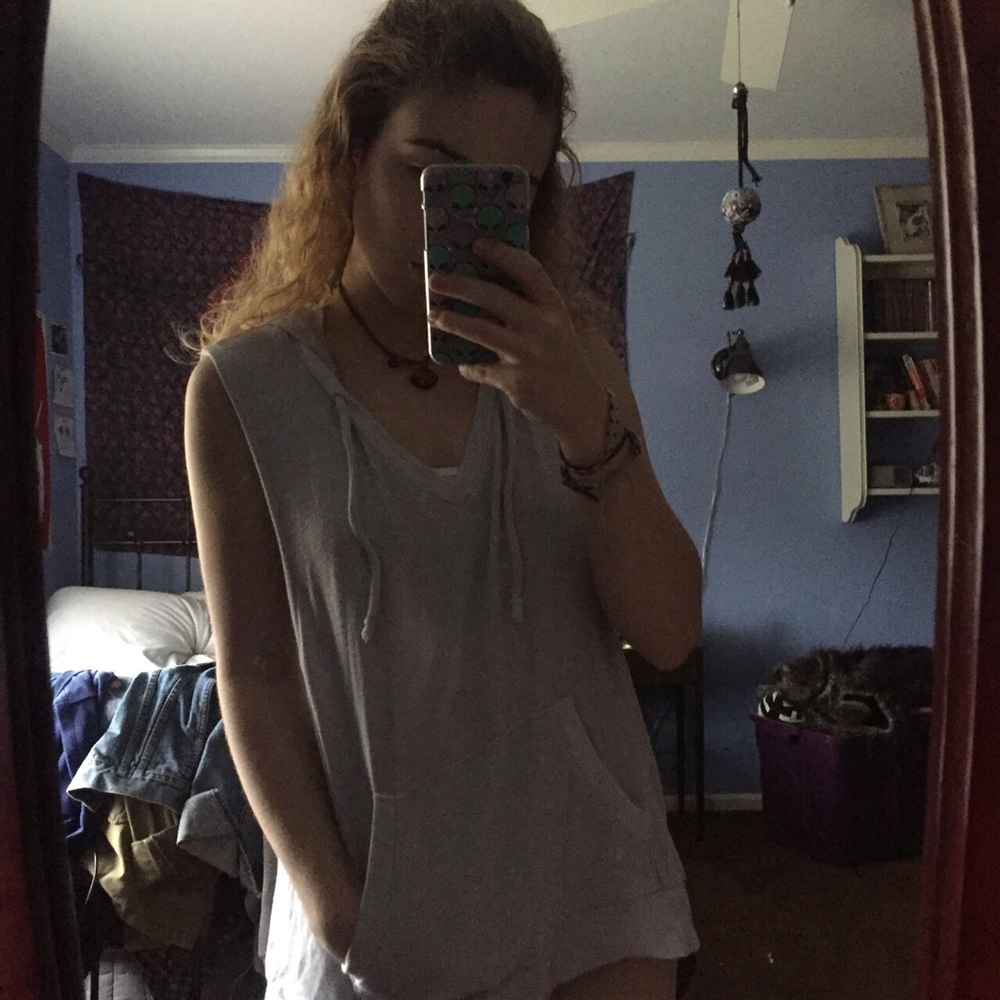 Sleeveless hoodie pullover