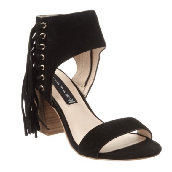 Steve Madden Shoes - ✂️PRICE CUT✂️Steve Madden Suede Fringe Sandals