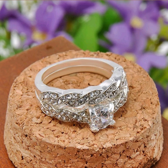 Beautiful Fashion Wedding band set - Picture 4 of 8