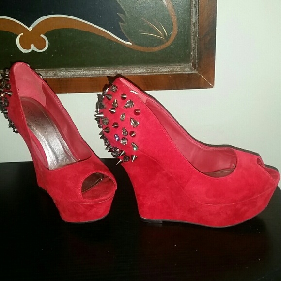 Red suede spiked wedges - Picture 2 of 8