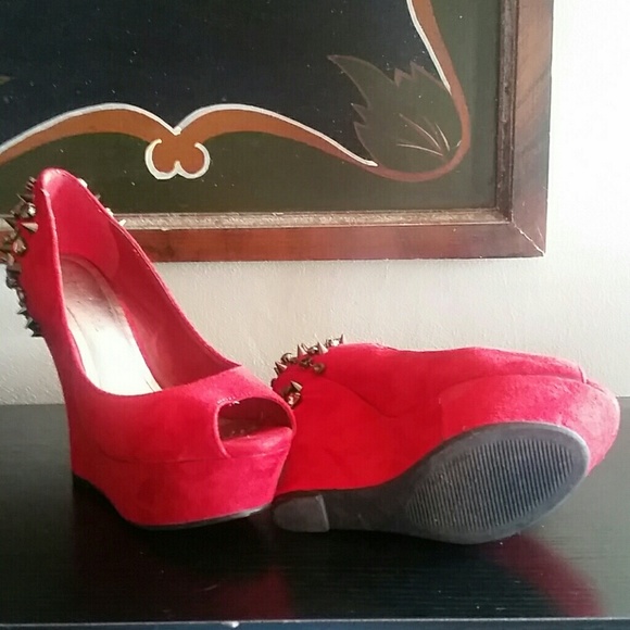 Red suede spiked wedges - Picture 4 of 8