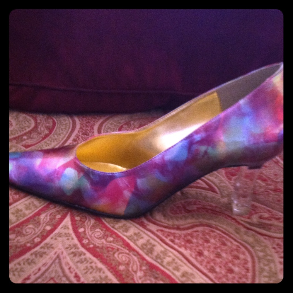 *******SOLD****Multicolored pumps with lucite heel