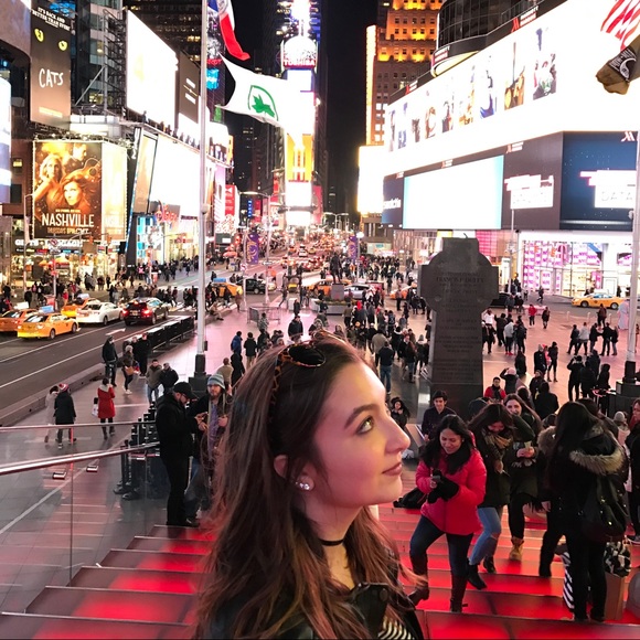 Meet your Posher, Autumn - Picture 3 of 3