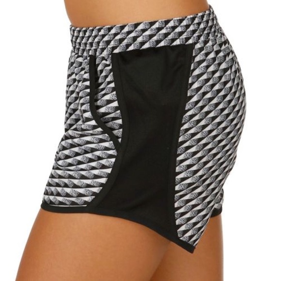 Under Armour Pants - Under Armour gym shorts NWT