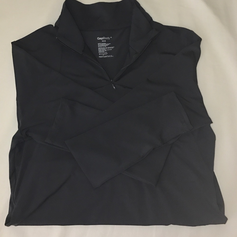 Gap long sleeve workout shirt  sz M