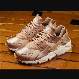 Nike Air Huarache LOOKING FOR THEM! "Rose Gold"