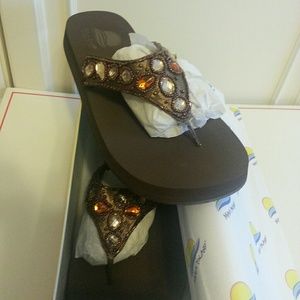NIB Bronze Jewel 8M Thong Sandals