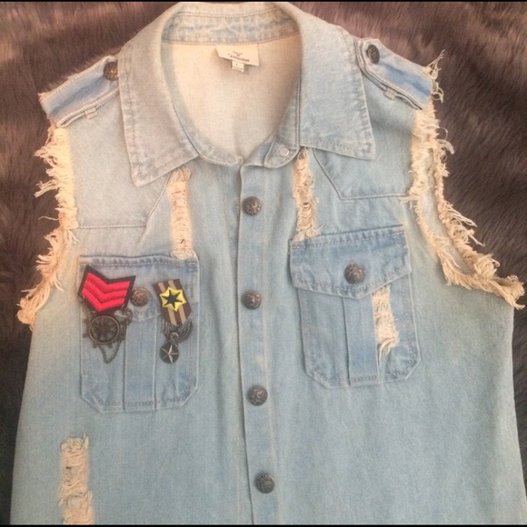 Jean jacket vest size Large - Picture 2 of 4