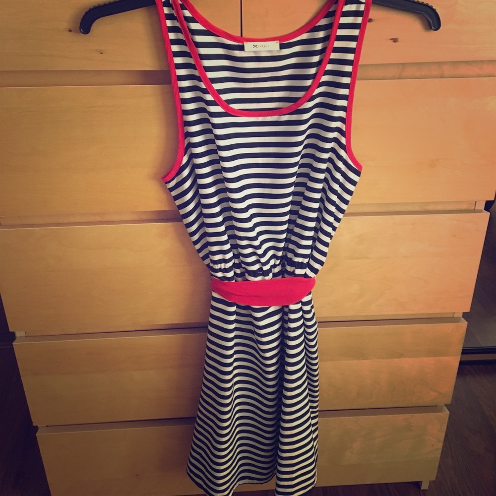 SALE ‼️Modern dress very light & never used