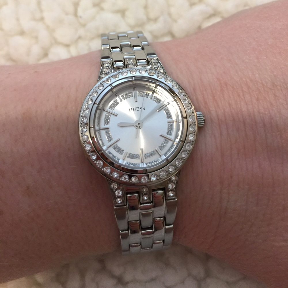 ⭐️ BOGO 2 for $8 ⭐️ Silver toned Guess watch ⌚️