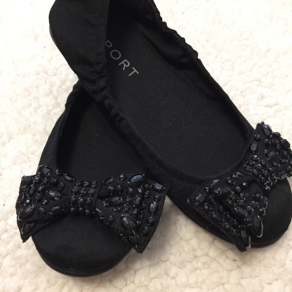 🎀 NWOT shoes with bejeweled bow / ribbon detail