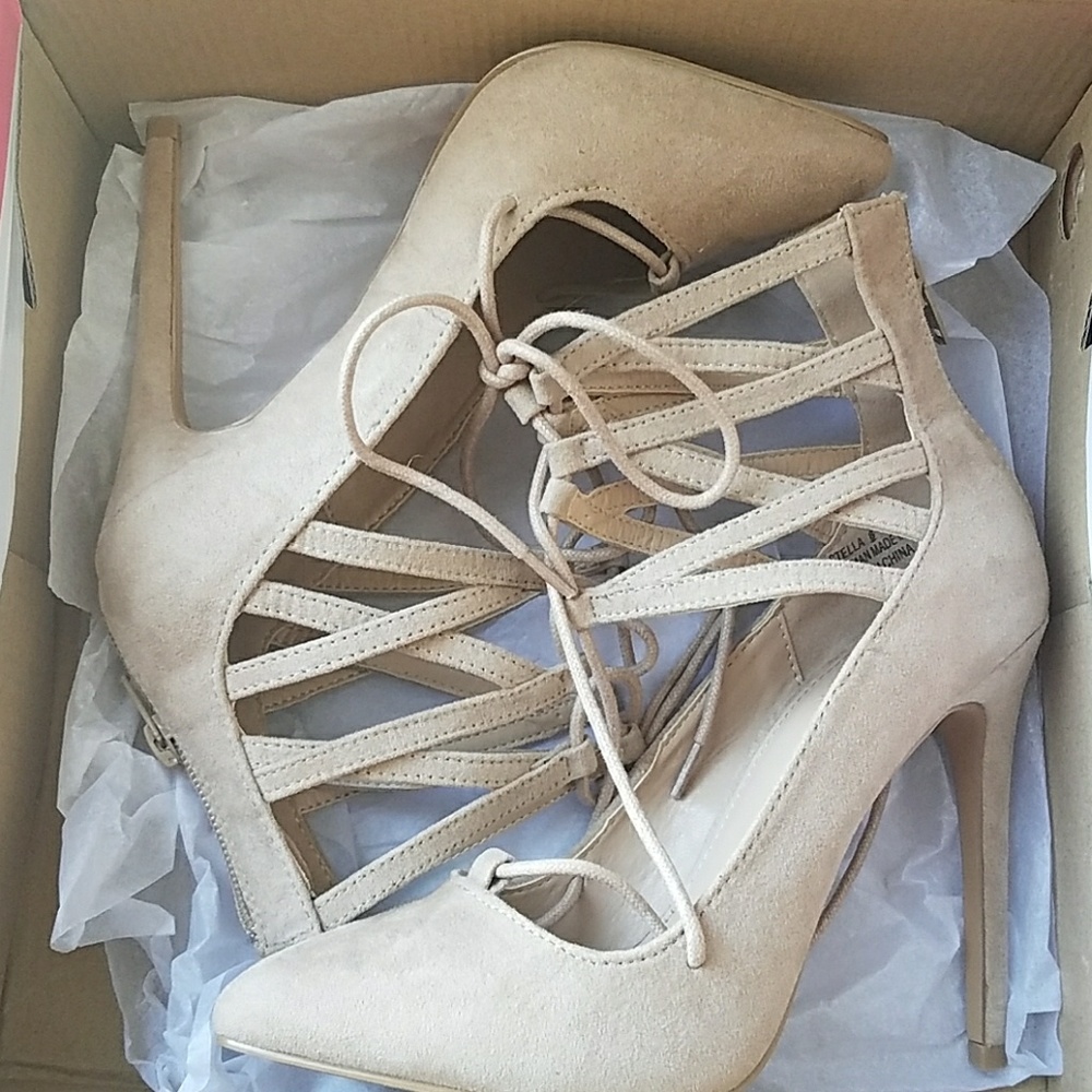 Heels - Picture 3 of 3