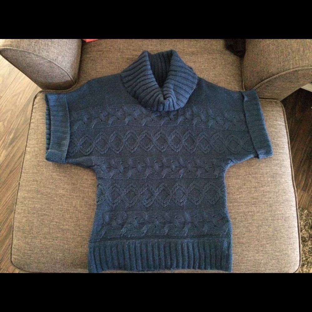 Forever 21 navy blue knitted sweater top in size L