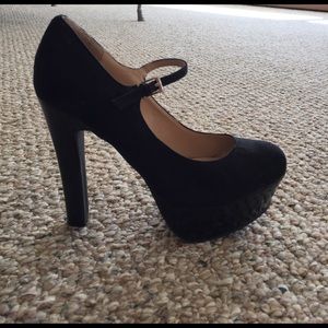 Black Suede GUESS Pumps
