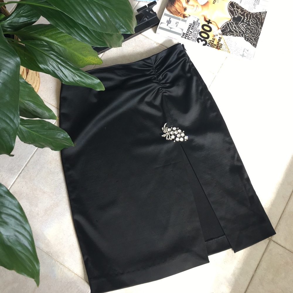 Bebe Skirt with Front Slit and Removable Brooch