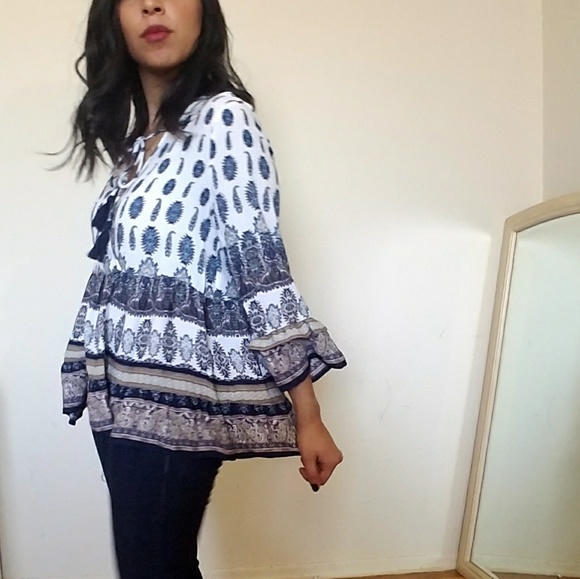 🆕BOHO ME IVORY NAVY BELL SLEEVE TOP - Picture 4 of 7