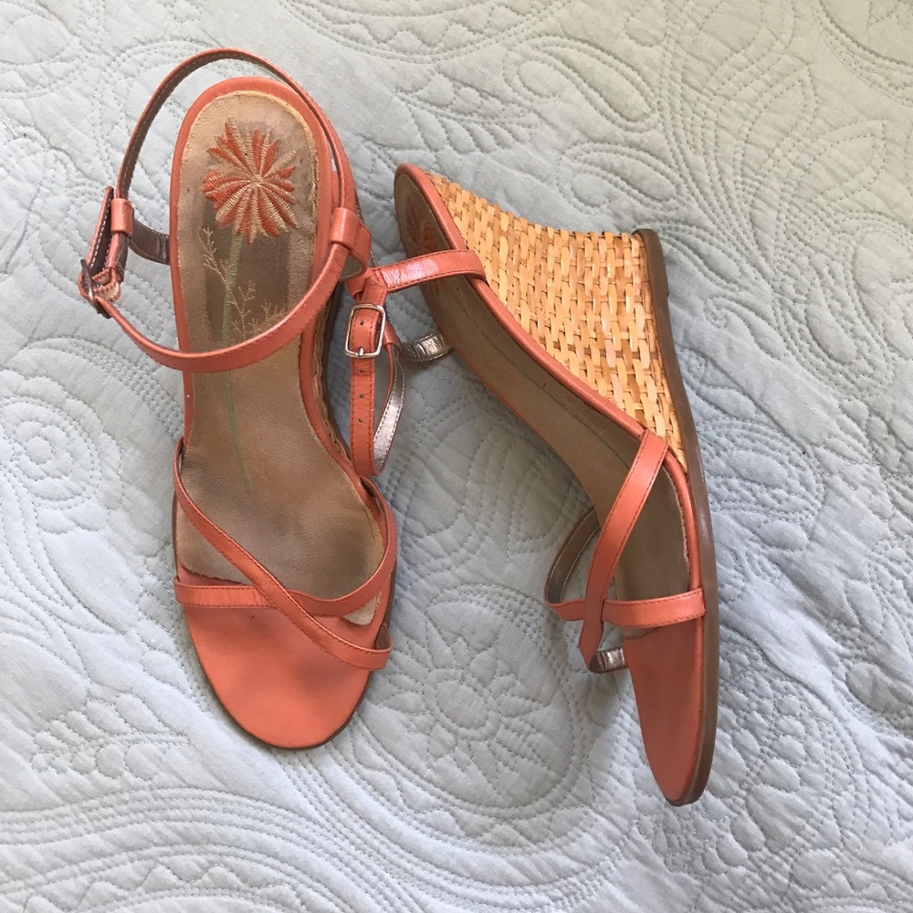 Bandolino basket weave wedge sandals - Picture 1 of 5