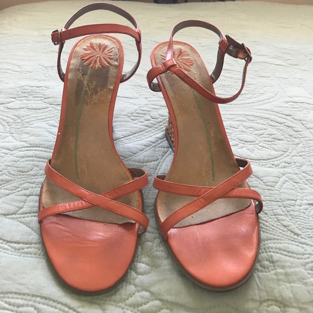 Bandolino basket weave wedge sandals - Picture 2 of 5