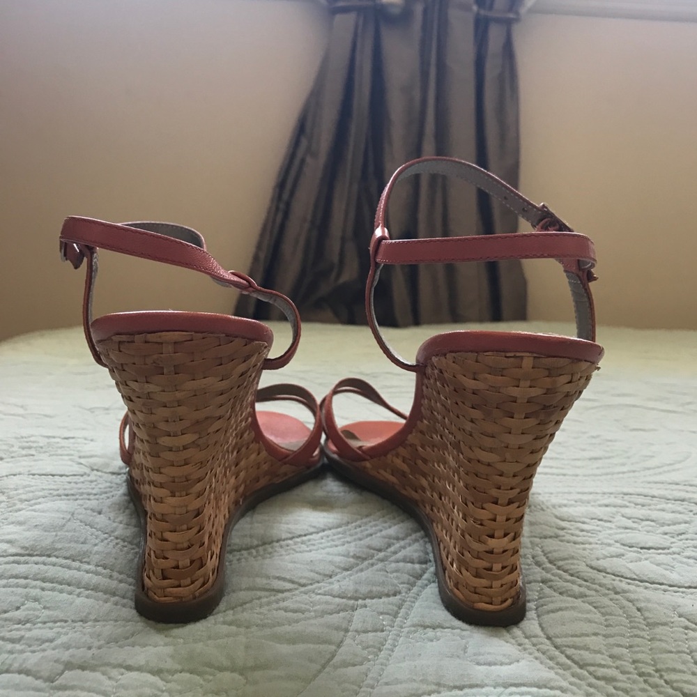 Bandolino basket weave wedge sandals - Picture 4 of 5