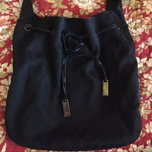 GUCCI DRAWSTRING BUCKET BAG W/ BAMBOO HANDLE!