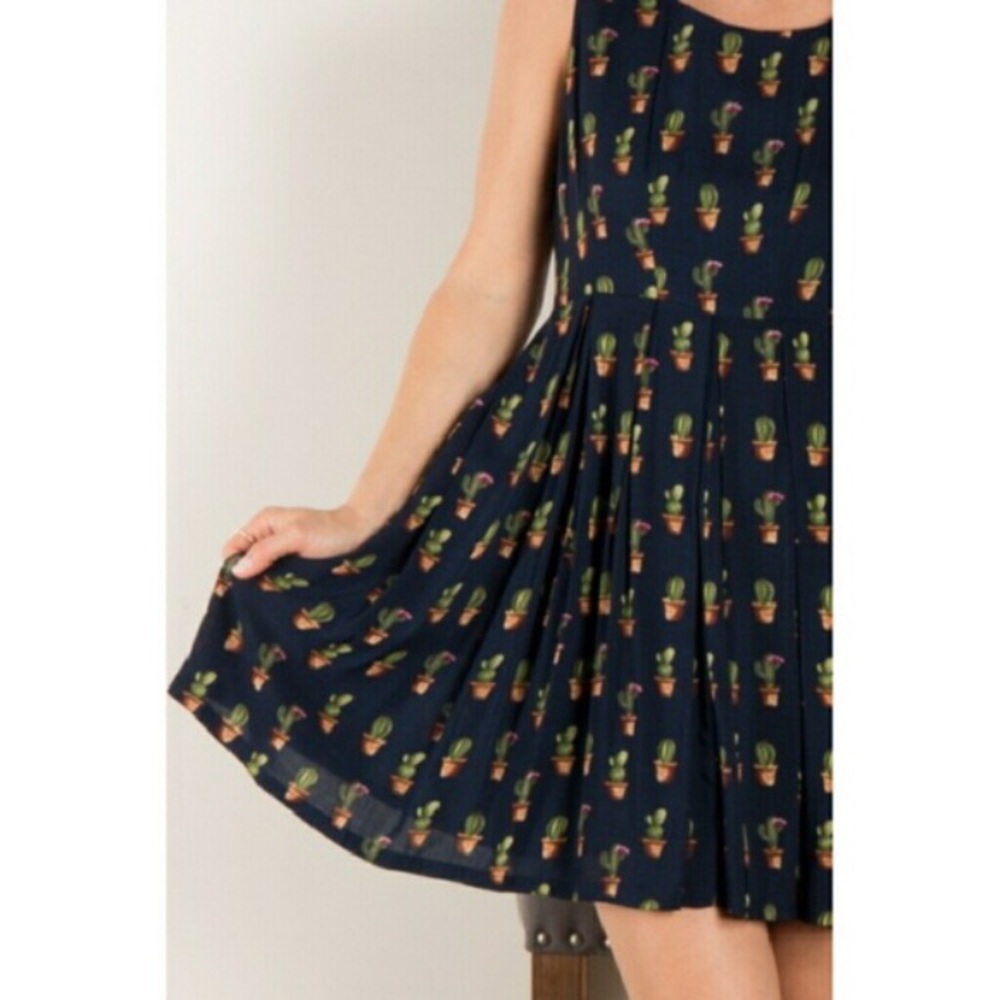 Cactus dress with pockets!!