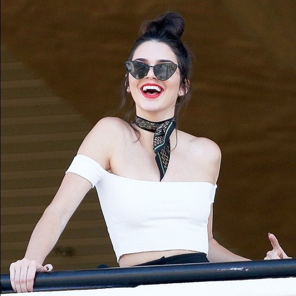 off the shoulder t shirt in white - Picture 2 of 4