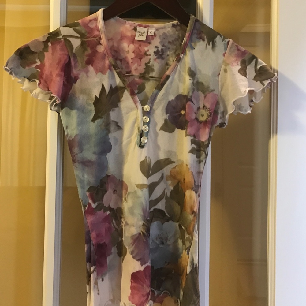 Sweet Pea floral top, size s
