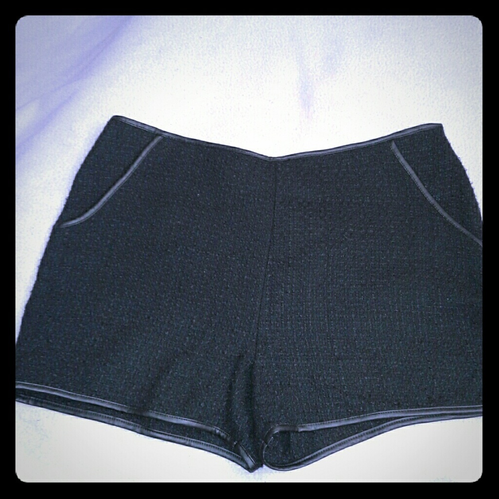 Lush Black Shorts Side Zippered Size L NWT