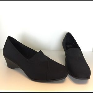 🎉 SALE!!! Cute black work shoes. 9W