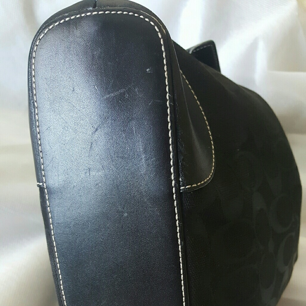 Coach Signature Bag - Picture 4 of 6
